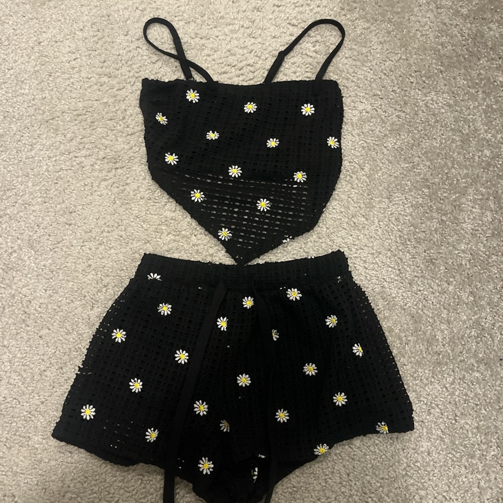 No Boundaries Black Daisy Crochet Set